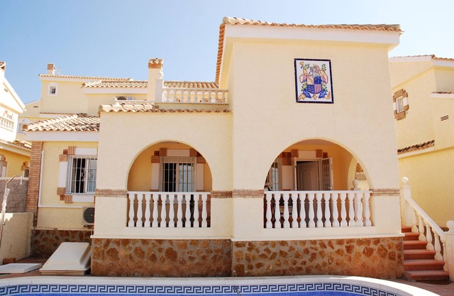 Villa with Private Pool and Large Underbuild