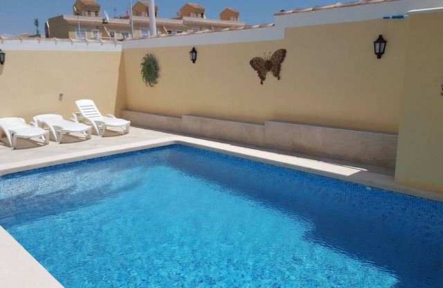 Villa with private pool, sleeps 4, air-conditioned, near the sea.