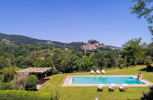 Villa with private pool, large garden, panoramic view and air conditioning