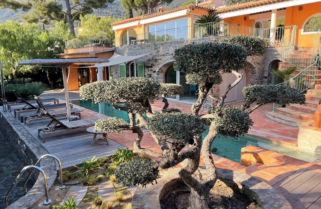 VILLA WITH SEA VIEW AND POOL 100M FROM THE BEACH
