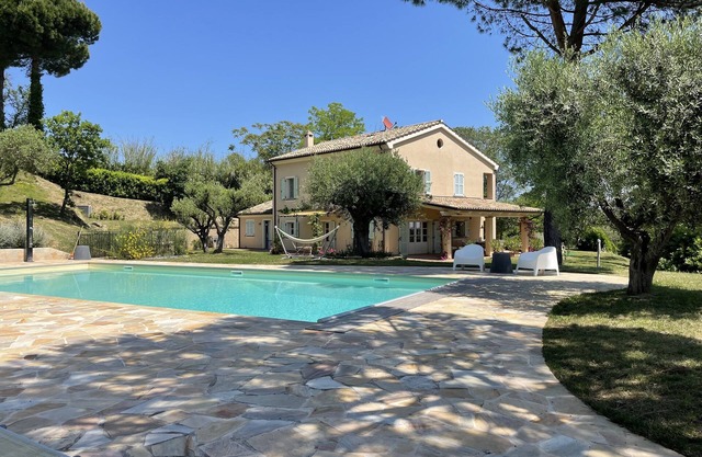 Villa with swimming pool sea view