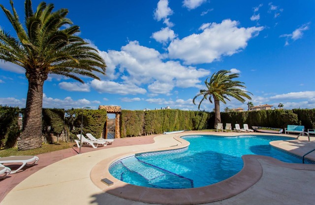 Villa with swimming pool and jacuzzi.