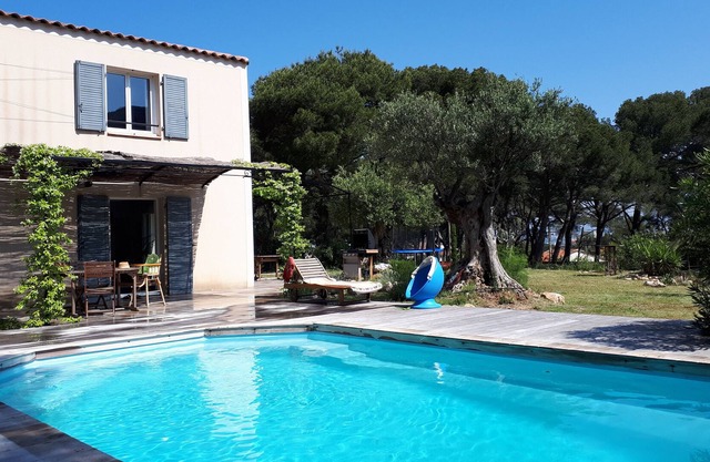 VILLA WITH SWIMMING POOL NEAR THE CALANQUES