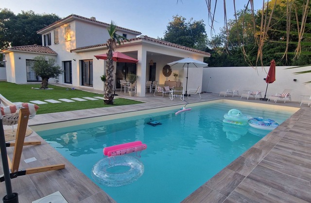 Villa with swimming pool and boule court