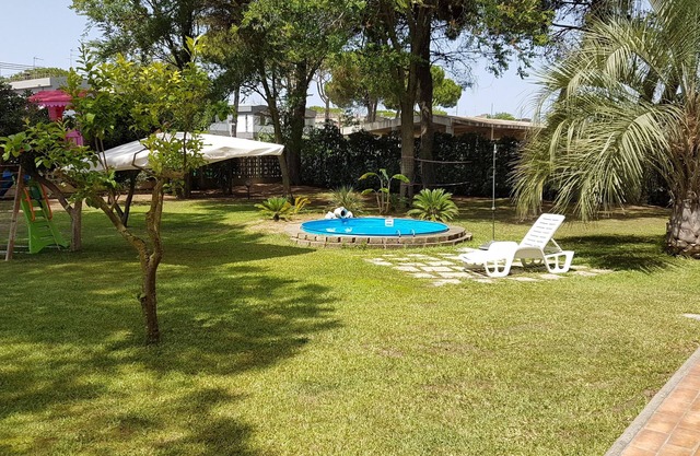Villa with swimming pool in a large park facing the sea between Terracina and San Felice Circeo
