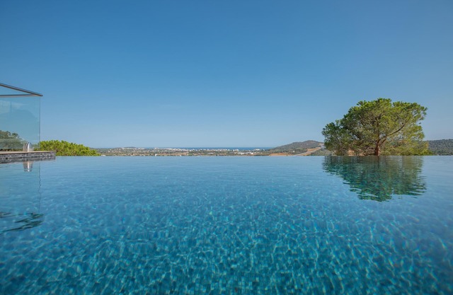 Villa with views of the Mediterranean Sea. Infinity pool.