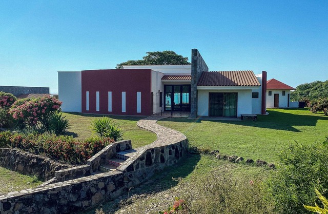 Villa with wonderful ocean view and private pool, ideal for the whole family.