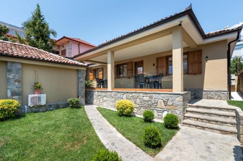 Villa Zoi A Stay to Remember I Guesthouse located inside the Castle of Elbasan on a historic Roman road Via Egnatia I Homemade Breakfast