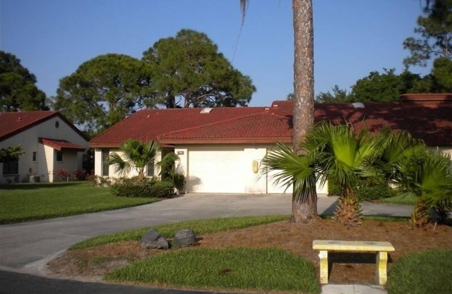 Village Des Pins in Sunny Sarasota