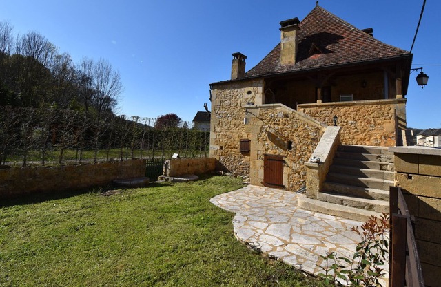 Village house with terrace and littled fenced garden close to Domme