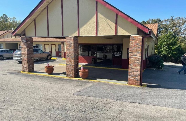 Village Inn of Hardy