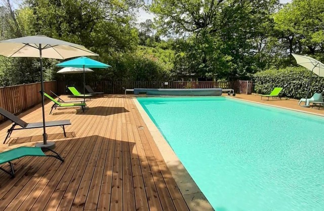 Village of 10 lodgings with heated outdoor swimming pool, restaurant on 1 hectare