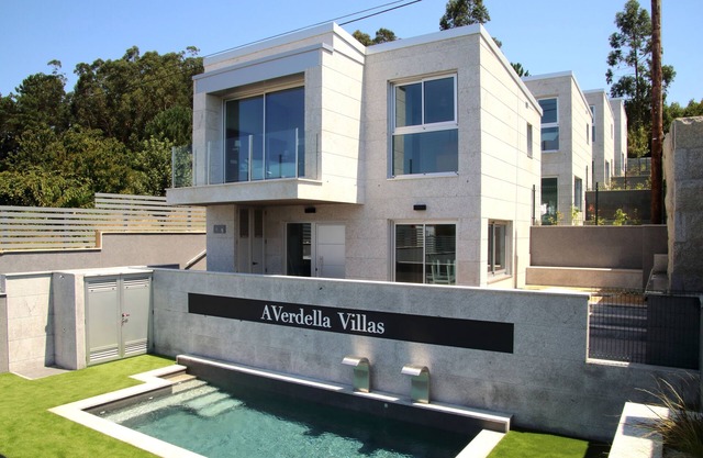 Villas con Piscina a tan Solo 10 Minutos Caminando del Centro de Sanxenxo