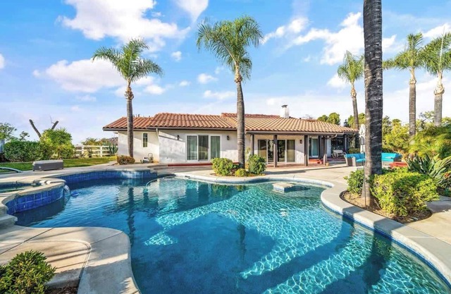 Vineyard Escape - Pool & Views