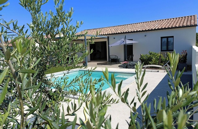 Vineyard villa with pool