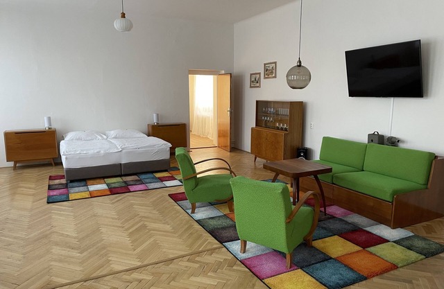 Vintage apartment in center. Parking free.