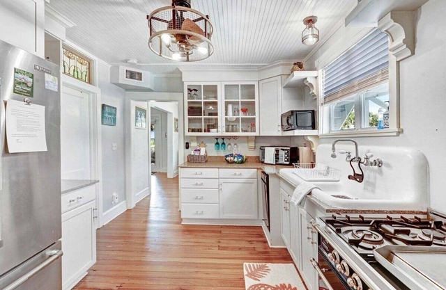 Vintage Beach House - Walk to Beach & Flagler Ave