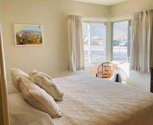 Vintage charm vacation home with modern comforts near Old Town