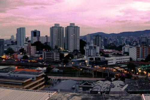 Vista - Amplo 3 quartos no centro, perto de tudo