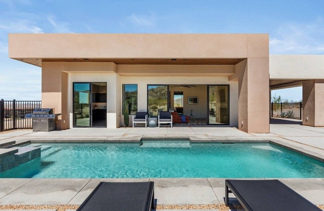 Vista B at Panorama Villas by Fieldtrip | Luxury 2br w Pool and Views