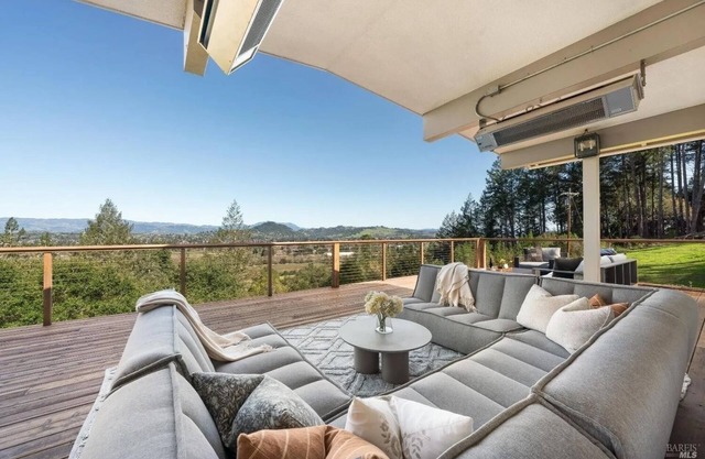 Vista Breathtaking View Estate, 5 min to Healdsburg Square, Sleeps 12, Pool, Spa