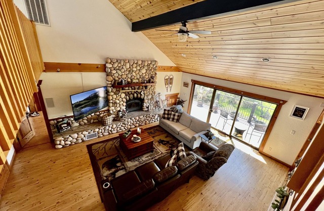 Vista Chalet-Yosemite and Bass Lake getaway with Tesla charger