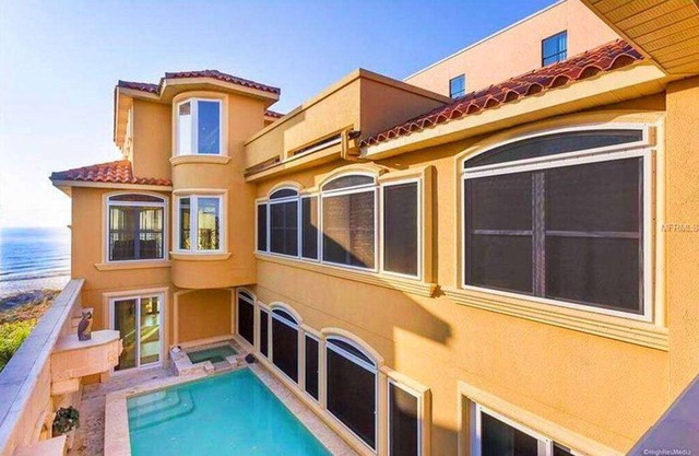 Vista del Mar Beachfront Villa