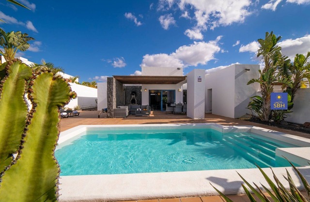 Vista Montaña – Playa Blanca with Private Pool & Wheelchair Friendly