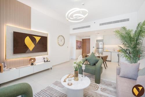 Vogue Madinat Jumeirah Living with Pool View and Balcony - brand new