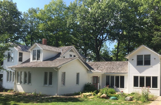 Vonnegut House Sleeps 16 Summer/ 6 Winter - East Shore Lake Maxinkuckee Academy