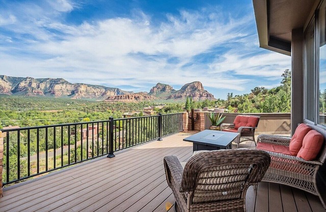Vortex Horizon ⁓ Awesome Views⁓Deck⁓BBQ⁓Fire Table