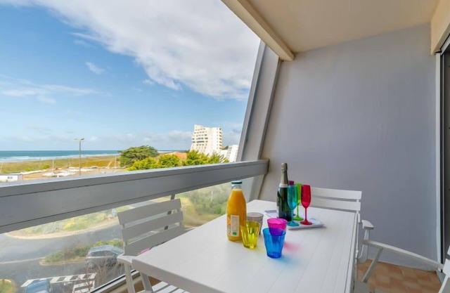 Vue Mer -Apt 2 pièces+alcove-5 pers. by Interhome