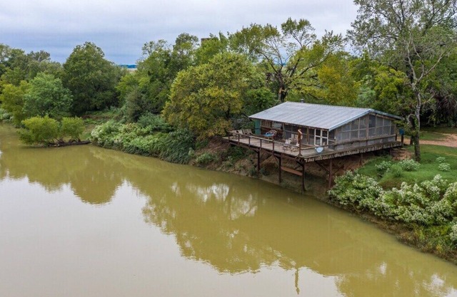 Waco Rustic Boat House, River Fishing, Sunset Views