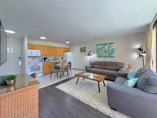 Waikiki 1BR with Free Parking, Wi-Fi & Steps to Beach!
