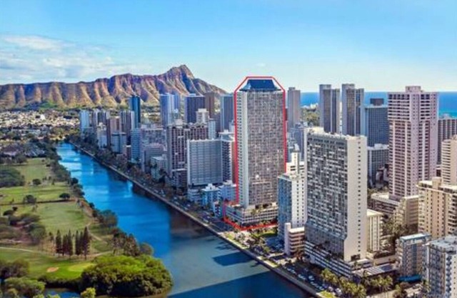 Waikiki clean studio apartment, 7 minute walk to a beach, next to Ala Way Canal,