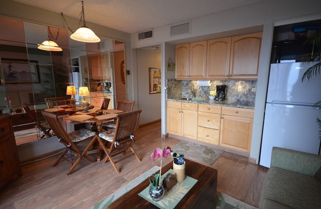 Waikiki Park Heights 1208 Sun & Beach Fun only 3 minutes away