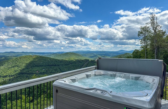 Wake Up to Mtn Views, End the Day in the Hot Tub @ Panoramic Point