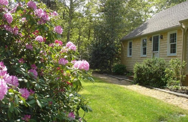 Walk down quiet country lane to private Bay Beach.