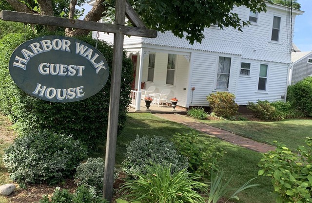 Walk from your family friendly house to the beach, downtown, or Wychmere Resort