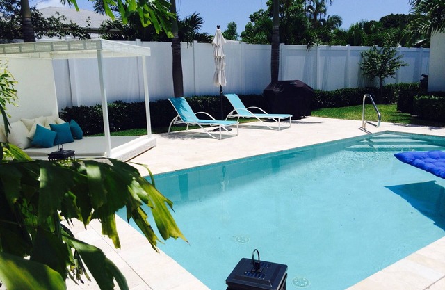 WALK to BEACH & DOWNTOWN-only 3 bks to ATLANTIC Ave-SO PRIVATE-Heated Salt Pool
