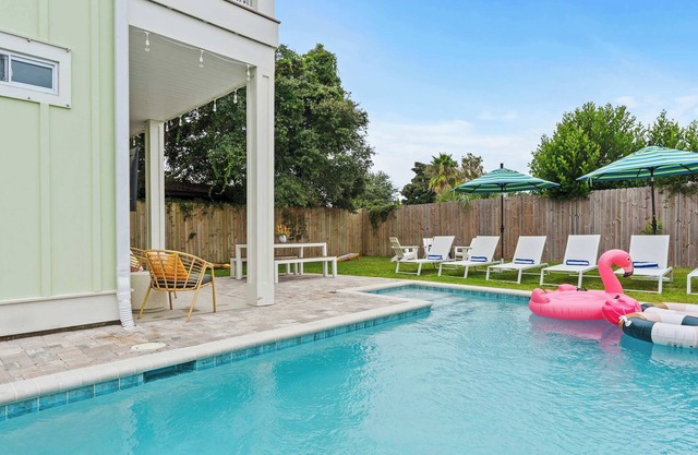 Walk to Beach|Free Heated Pool, Fire Pit, Theater