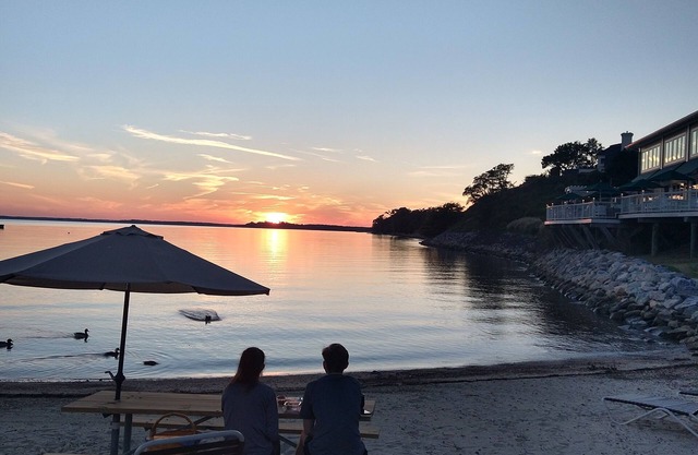 Walk to beach, lovely large 2bdrm 2bath by lake, "Kingsmill on the James"