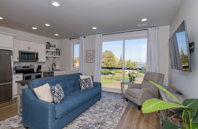 Walk to Beach: Penthouse Condo in Traverse City!