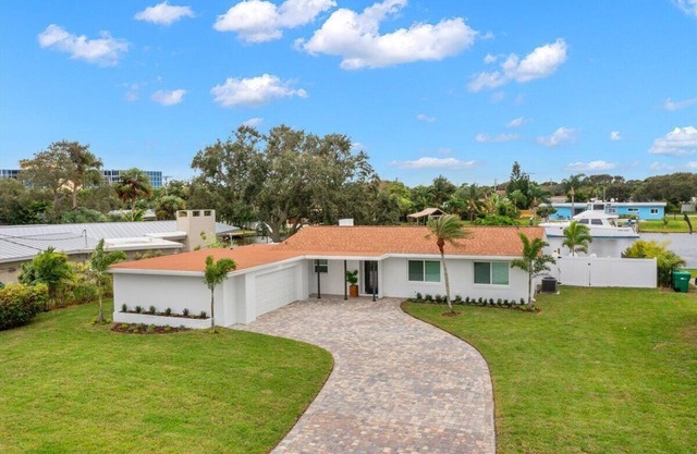 Walk to beach, riverfront, pool home. Bring your boat!