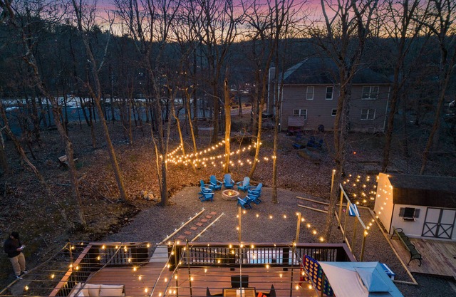 Walk to Beach HotTub FirePit Game room Lake View