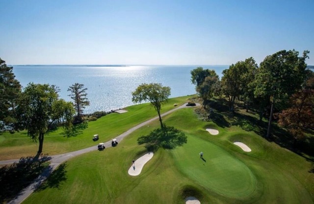Walk to beaches, large beautiful 2bdrm two bath, "Kingsmill on the James"
