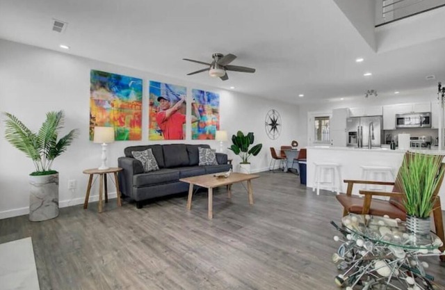 Walk to best of Park Circle! Sport vibe+King Bed
