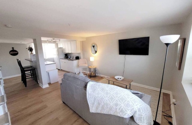 Walk to Blackstone, Pet Friendly, Midtown Oasis
