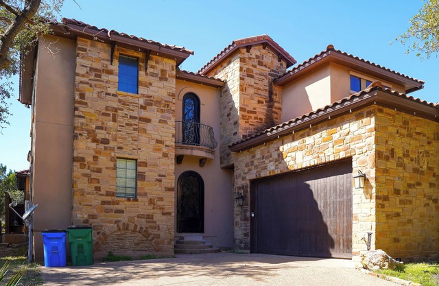Walk to Boat Launch: Stylish Austin Gem
