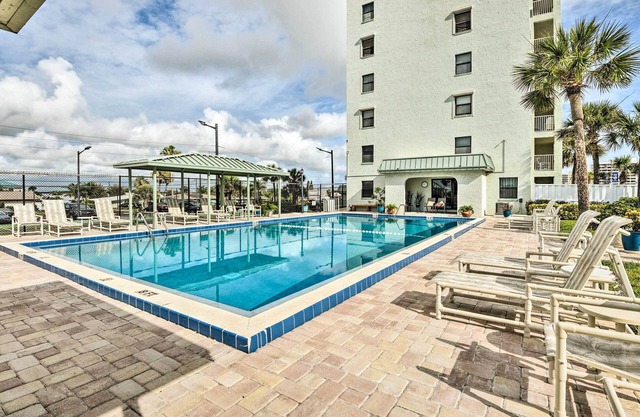 Walk to Coast: Condo in Daytona Beach Shores!